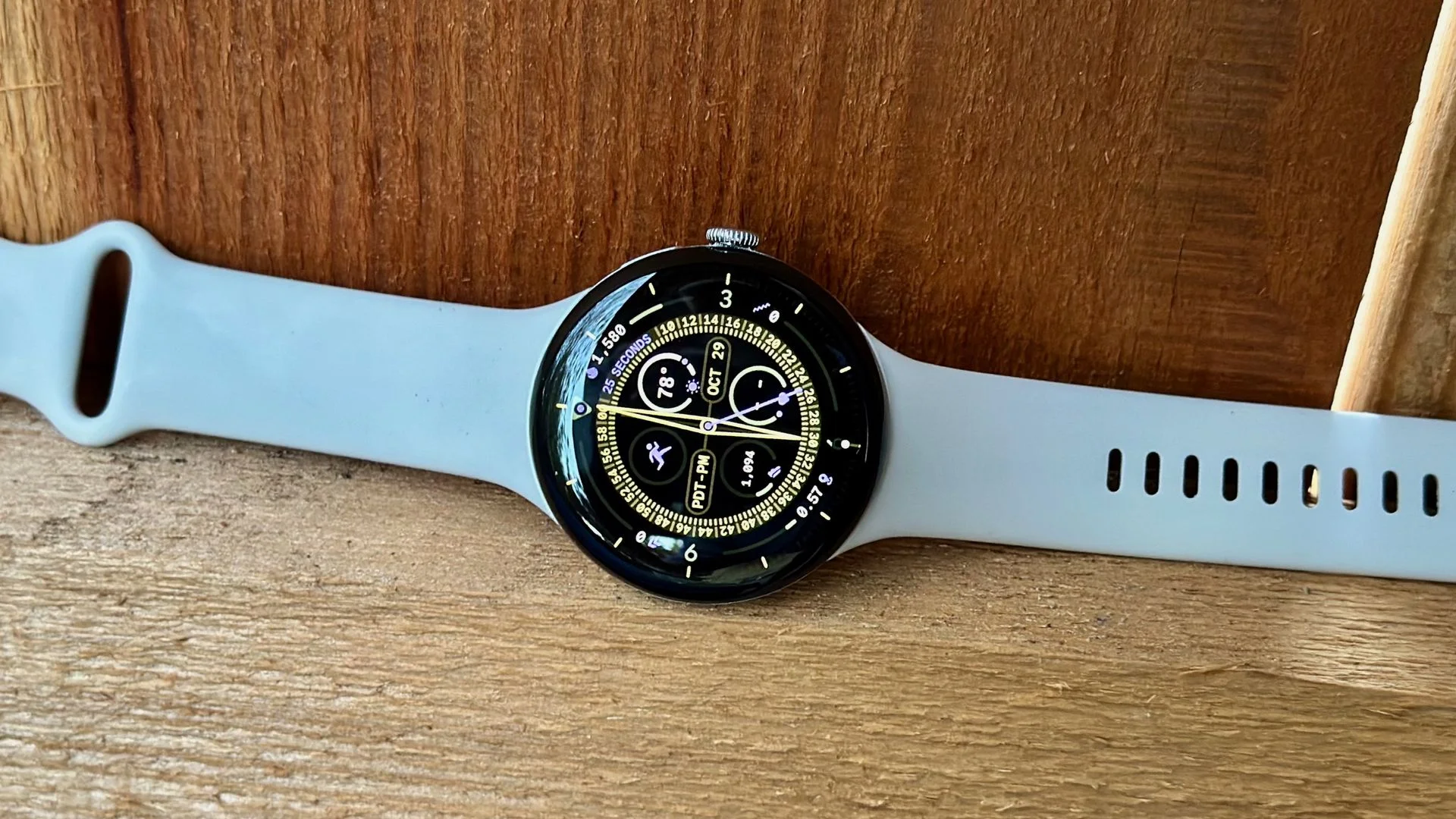 Significant Price Drop: Google Pixel Watch 4 Emerges as a Smart Buy Amid Updates